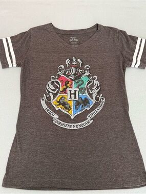 Warner Bros. Grey Hogwarts Crest Short Sleeve Tee Woman’s Small